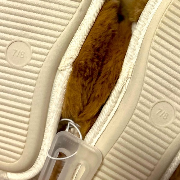 Slippers size 7-8 Women’s Stars Above Cross Band NWT Size M 7/8 Brown Cream Tan - Picture 2 of 2